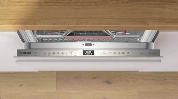 Découvrez le Bosch SMV6ECX93E, un lave-vaisselle performant avec une connectivité moderne. Appréciez son silence et son efficacité au quotidien.