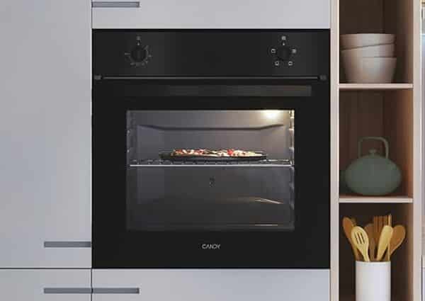 Découvrez les caractéristiques du four encastrable Candy FIDC N100, avec sa capacité de 70L et ses 3 modes de cuisson, idéal pour une cuisine efficace et moderne.