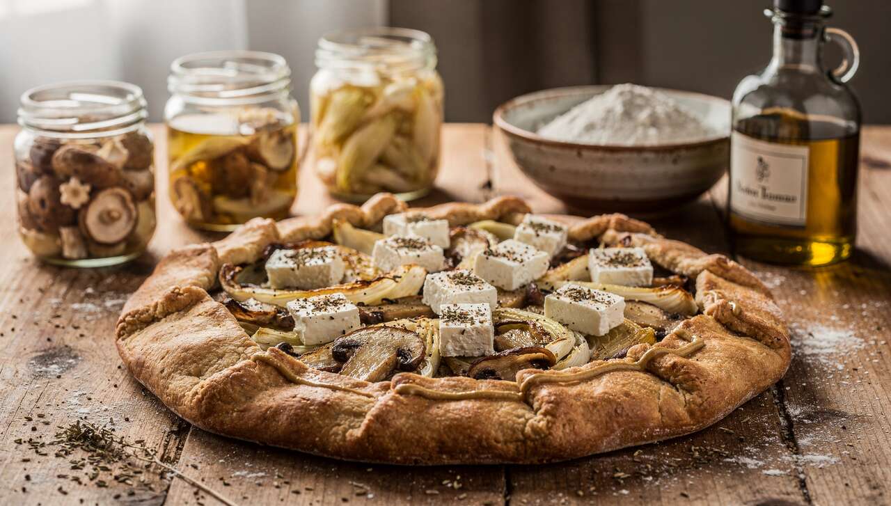 Tarte rustique champignons, endives et feta anti-gaspi