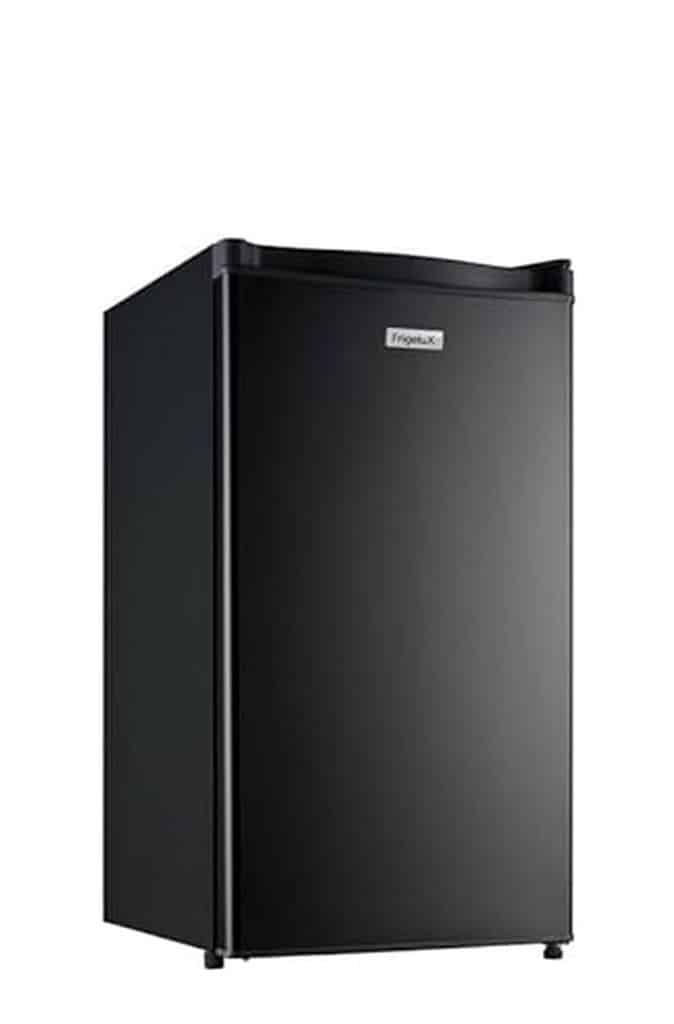 Test du réfrigérateur compact FrigeluX RTT89NE 88L noir