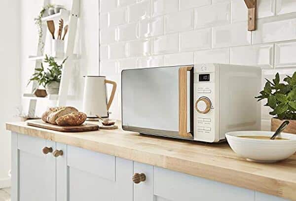 Découvrez notre avis sur le four à micro-ondes Swan Nordic : un appareil alliant puissance et design scandinave pour une cuisine moderne et efficace