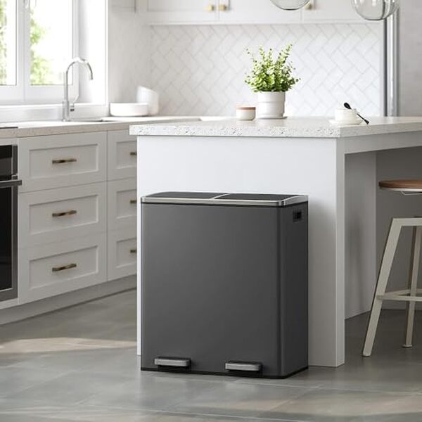 Découvrez notre test détaillé de la poubelle Panana 60 L avec pédale en métal : performances, design et efficacité du tri sélectif.