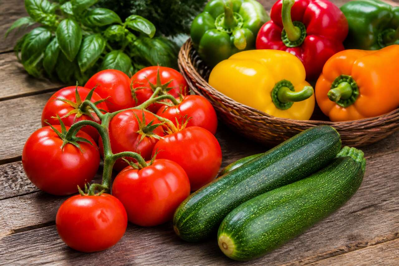 Les légumes du soleil : tomates, poivrons et courgettes Les légumes du soleil : tomates, poivrons et courgettes